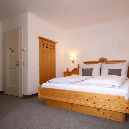 Bosek's Guest house 3*